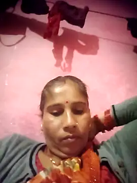 Snapshot of OliveGreen22 chatting on November 10, 2025, 7:07 am OliveGreen22 online show from November 10, 2025, 7:07 am