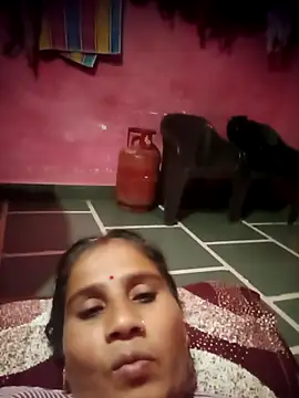 Snapshot of OliveGreen22 chatting on November 11, 2025, 4:40 pm OliveGreen22 online show from November 11, 2025, 4:40 pm