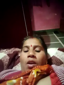 Snapshot of OliveGreen22 chatting on November 12, 2025, 9:21 am OliveGreen22 online show from November 12, 2025, 9:21 am