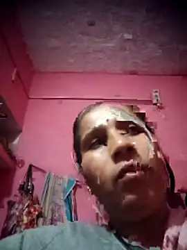 Snapshot of OliveGreen22 chatting on November 19, 2025, 1:05 am OliveGreen22 online show from November 19, 2025, 1:05 am