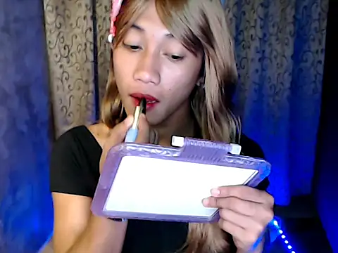 taylaxuxu online show from December 19, 2025, 4:14 pm