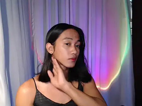 taylaxuxu online show from April 9, 2026, 8:36 pm