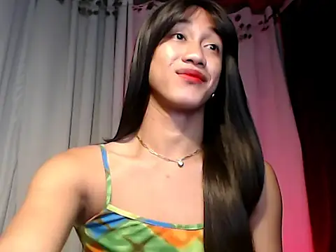 Snapshot of taylaxuxu chatting on July 16, 2026, 7:03 am taylaxuxu online show from July 16, 2026, 7:03 am