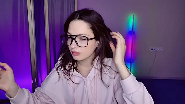 KiraVair online show from April 15, 2026, 3:52 pm