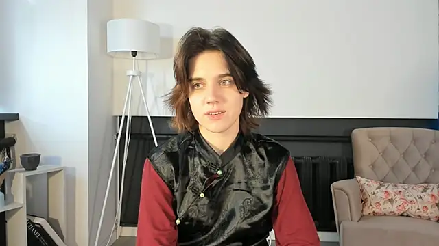 ShandaHenein online show from October 20, 2025, 8:48 am