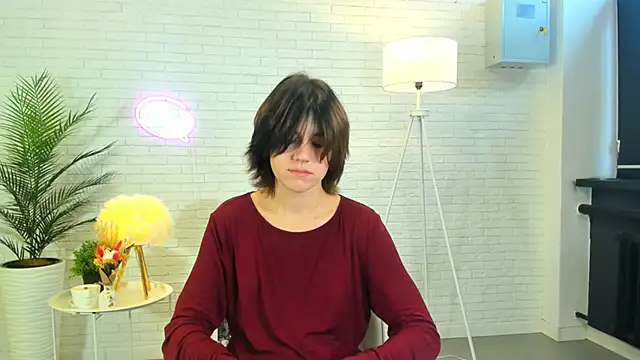 ShandaHenein online show from October 21, 2025, 8:37 am