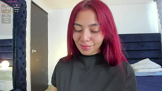 Snapshot of melanie_roux__ chatting on March 5, 2026, 5:09 pm melanie roux online show from March 5, 2026, 5:09 pm