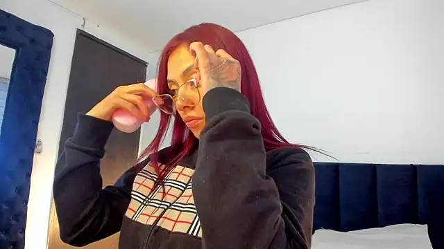 Snapshot of melanie_roux__ chatting on April 6, 2026, 12:17 pm melanie roux online show from April 6, 2026, 12:17 pm