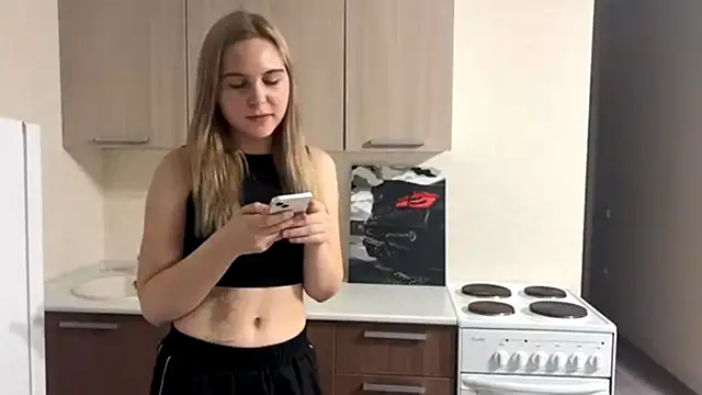 MyraLitterers online show from October 19, 2025, 3:01 pm