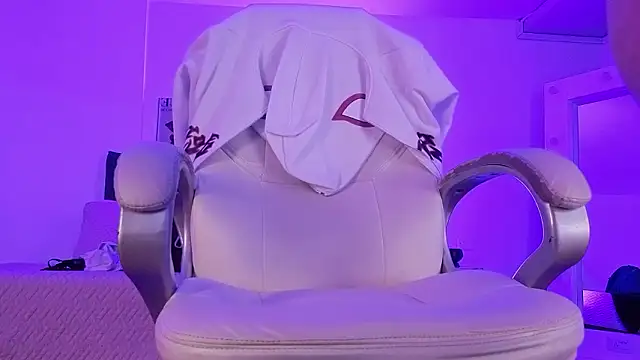 littlee red online show from February 3, 2026, 2:53 am