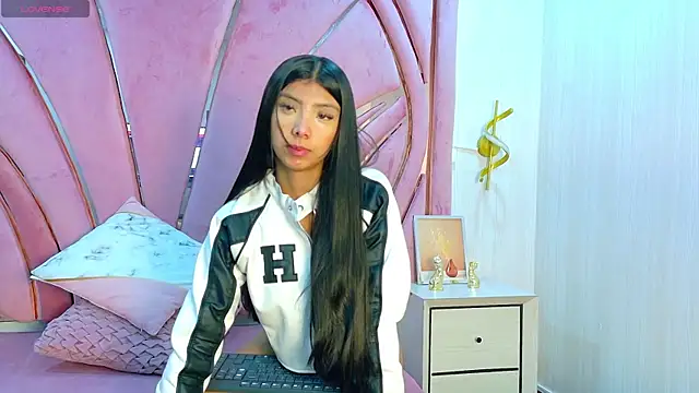 Isabella Marsh online show from January 14, 2026, 12:55 pm