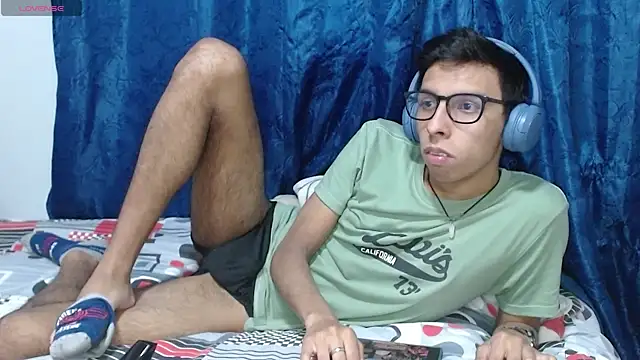 DavTwink3100 online show from April 11, 2026, 1:21 am