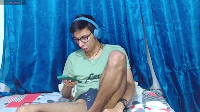 DavTwink3100 online show from April 14, 2026, 1:33 am