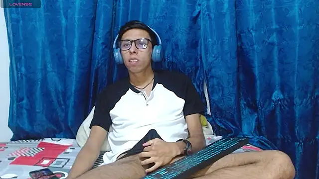 DavTwink3100 online show from April 19, 2026, 2:11 am