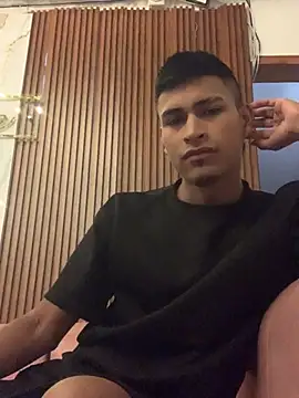 Snapshot of Emiliano_Reyes chatting on July 10, 2026, 5:23 am Emiliano Reyes online show from July 10, 2026, 5:23 am