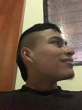 Snapshot of Emiliano_Reyes chatting on July 21, 2026, 4:15 am Emiliano Reyes online show from July 21, 2026, 4:15 am