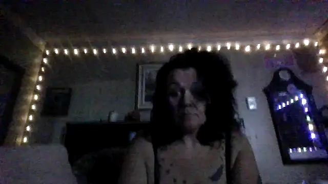 ravenlove1986 online show from December 15, 2025, 10:19 am