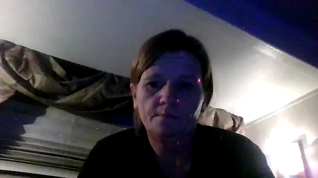 Snapshot of EazyEMLXL chatting on October 25, 2025, 8:55 am EazyEMLXL online show from October 25, 2025, 8:55 am