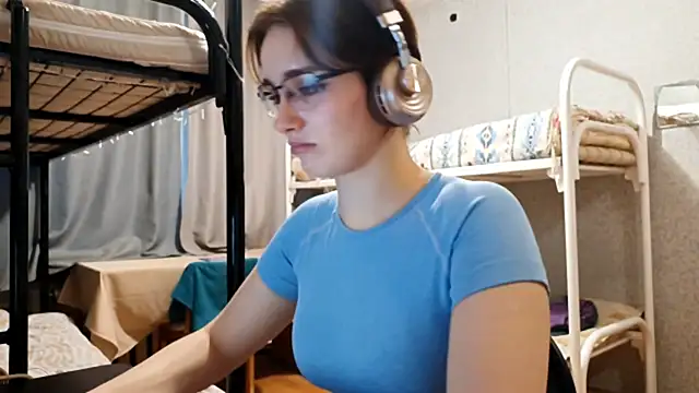 Snapshot of IcyKleys chatting on October 24, 2025, 1:51 pm IcyKleys online show from October 24, 2025, 1:51 pm