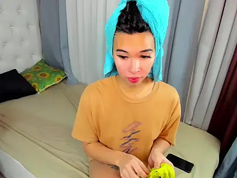 hardcocktwink online show from November 19, 2025, 4:51 pm