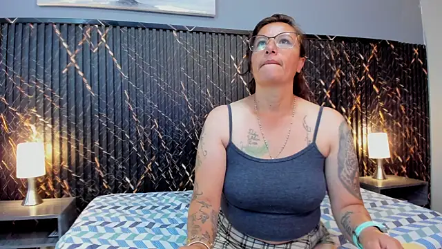 alice h4rt online show from November 8, 2025, 12:49 pm