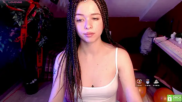 Snapshot of _HypeQueen_ chatting on October 24, 2025, 9:44 pm  HypeQueen  online show from October 24, 2025, 9:44 pm