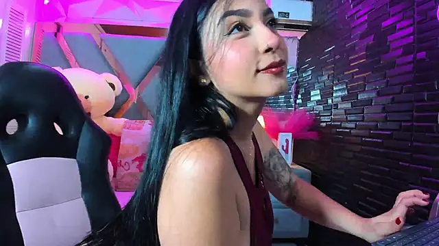 Scarlet Reyes online show from May 21, 2026, 1:18 pm