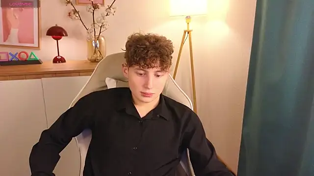 crisp1n online show from November 14, 2025, 6:50 pm