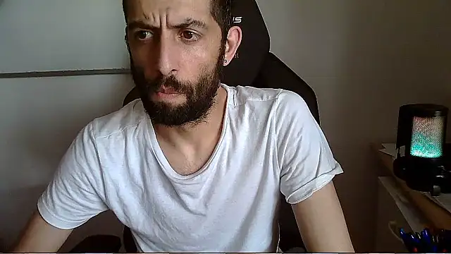 Snapshot of topg84 chatting on June 29, 2026, 4:18 pm topg84 online show from June 29, 2026, 4:18 pm