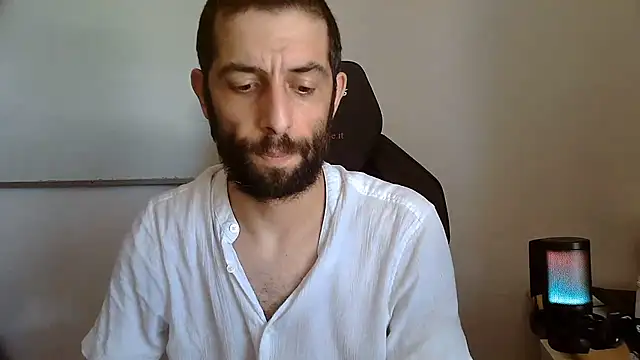 Snapshot of topg84 chatting on June 30, 2026, 2:18 pm topg84 online show from June 30, 2026, 2:18 pm