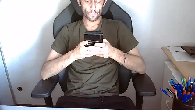 Snapshot of topg84 chatting on July 4, 2026, 5:08 pm topg84 online show from July 4, 2026, 5:08 pm