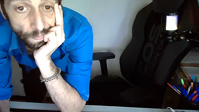 Snapshot of topg84 chatting on July 29, 2026, 5:11 pm topg84 online show from July 29, 2026, 5:11 pm