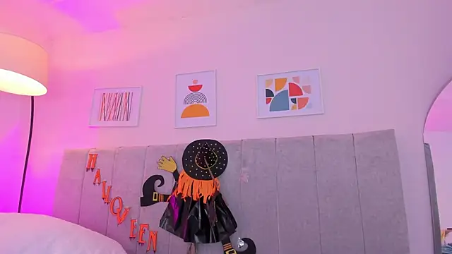 fatiima  online show from November 1, 2025, 7:05 pm