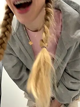 kira mia online show from December 13, 2025, 7:53 pm