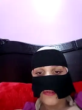 Snapshot of SandyAmr chatting on December 1, 2025, 8:41 am SandyAmr online show from December 1, 2025, 8:41 am