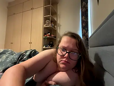 Snapshot of Scarletcum22 chatting on October 19, 2025, 8:59 am Scarletcum22 online show from October 19, 2025, 8:59 am