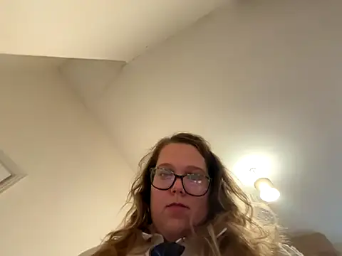 Snapshot of Scarletcum22 chatting on October 27, 2025, 10:19 am Scarletcum22 online show from October 27, 2025, 10:19 am