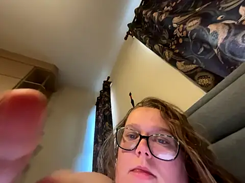 Snapshot of Scarletcum22 chatting on October 30, 2025, 7:43 am Scarletcum22 online show from October 30, 2025, 7:43 am