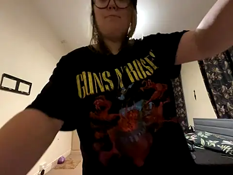 Snapshot of Scarletcum22 chatting on November 4, 2025, 6:56 am Scarletcum22 online show from November 4, 2025, 6:56 am