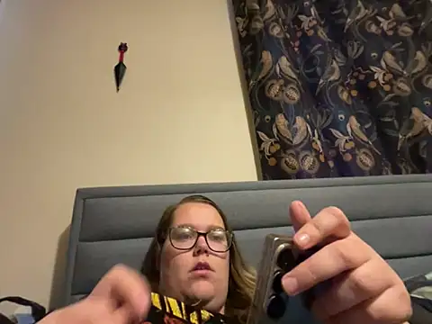 Snapshot of Scarletcum22 chatting on November 5, 2025, 7:41 am Scarletcum22 online show from November 5, 2025, 7:41 am