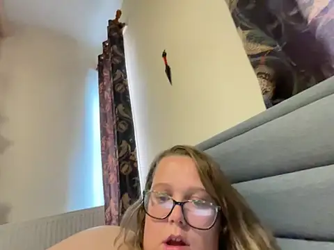 Snapshot of Scarletcum22 chatting on November 8, 2025, 12:16 pm Scarletcum22 online show from November 8, 2025, 12:16 pm