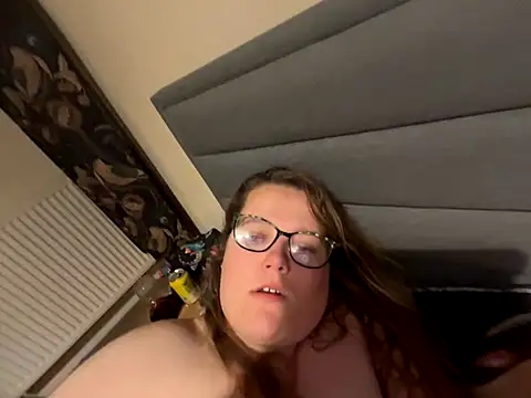 Snapshot of Scarletcum22 chatting on December 3, 2025, 7:16 am Scarletcum22 online show from December 3, 2025, 7:16 am