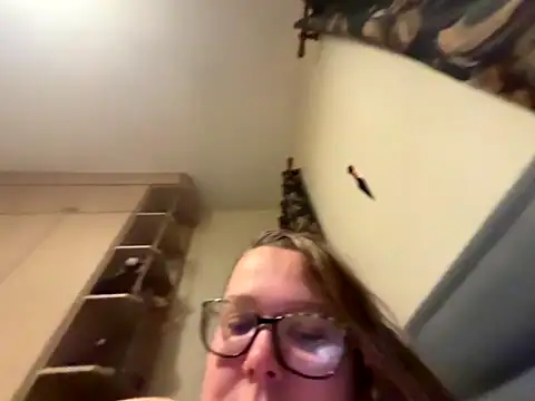 Snapshot of Scarletcum22 chatting on December 16, 2025, 7:24 am Scarletcum22 online show from December 16, 2025, 7:24 am