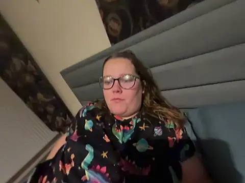 Snapshot of Scarletcum22 chatting on December 17, 2025, 7:47 am Scarletcum22 online show from December 17, 2025, 7:47 am