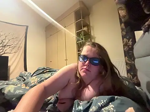 Snapshot of Scarletcum22 chatting on January 12, 2026, 7:24 am Scarletcum22 online show from January 12, 2026, 7:24 am