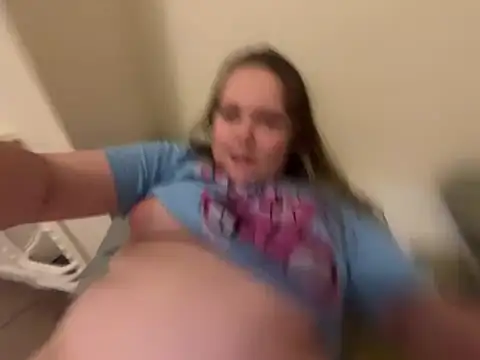 Snapshot of Scarletcum22 chatting on February 5, 2026, 8:46 pm Scarletcum22 online show from February 5, 2026, 8:46 pm