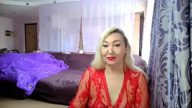 LadyKriss online show from November 12, 2025, 7:20 am