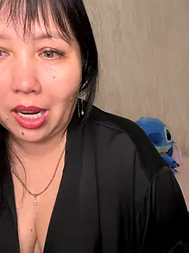 Love  Mom online show from November 14, 2025, 5:55 pm