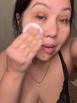 Love  Mom online show from December 17, 2025, 7:09 pm