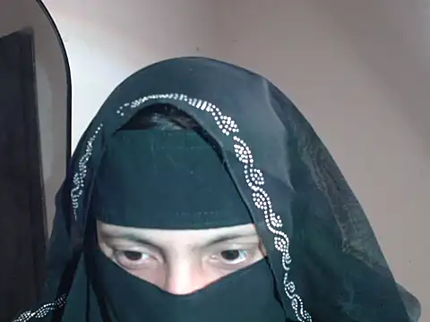 Hottie hania online show from November 11, 2025, 5:46 pm